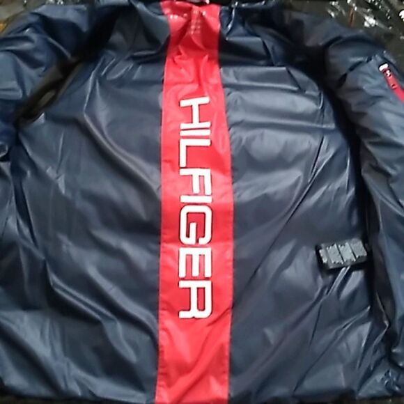 Tommy Hilfiger NWT Men's Black Shine Hooded Puffer Coat. Size Small - Picture 11 of 16